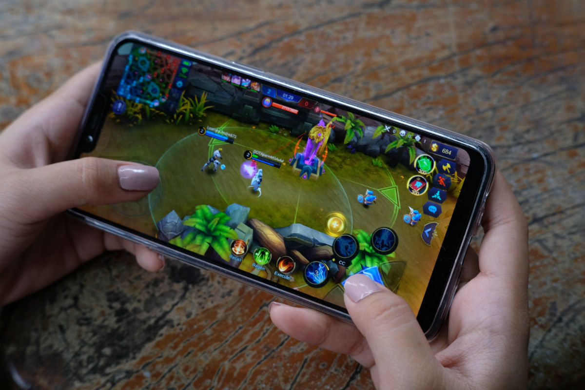 Suami Kecanduan Mobile Legends, Istri Curhat di Play Store